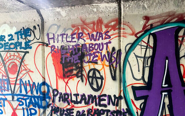 Des tags antisémite sur un mur au Royaume-Uni, photo non datée. (Community Security Trust)