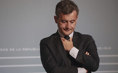 Le ministre français Gerald Darmanin assiste à une conférence de presse après la réunion hebdomadaire du cabinet, le 10 juin 2020, à Paris. (Crédit : Ludovic Marin, POOL via AP)