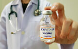 Un médecin présente un vaccin prospectif pour la prévention et la lutte contre les infections par coronavirus. (iStock)