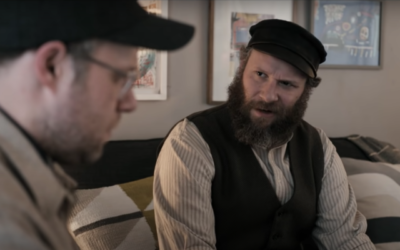 Seth Rogen incarne un immigrant du début du 20e siècle aux États-Unis, à droite, catapulté dans le futur, à gauche, dans son prochain film “An American Pickle.” (Capture écran / YouTube via JTA)
