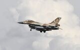 Illustration : Un bombardier israélien F-16 s’apprête à atterrir sur la base aérienne de Noervenich, dans l'ouest de l'Allemagne, le 17 août 2020. (Roberto Pfeil / dpa / AFP)