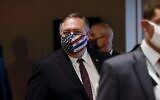 Le secrétaire d'État américain Mike Pompeo quitte une réunion avec des membres du Conseil de sécurité de l'ONU au sujet du non-respect présumé de l'accord nucléaire par l'Iran, à New York, le 20 août 2020. (Crédit : MIKE SEGAR / POOL / AFP)