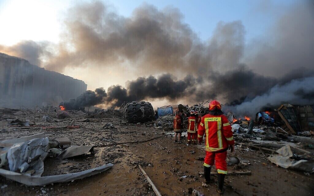Une photo montre le site d'une explosion dans le port de la capitale Beyrouth, au Liban, le 4 août 2020. (Crédit :  STR / AFP)