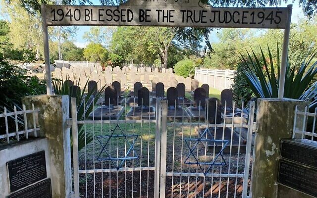 Le cimetière juif de Saint-Martin à Maurice où sont enterrés 128 réfugiés juifs morts pendant leur détention. (Avec l'aimable autorisation de Roni Mikel-Arieli)