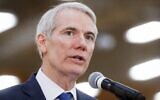 Le sénateur Rob Portman, Républicain de l'Ohio, durant une conférence de presse à Cincinnati, le 16 avril 2018 (Crédit :  AP Photo/John Minchillo)