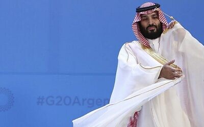 Le prince héritier d'Arabie saoudite Mohammed ben Salmane lors du sommet des dirigeants du G20 au centre Costa Salguero à Buenos Aires, en Argentine, le 30 novembre 2018. (Crédit : AP Photo/Ricardo Mazalan, File)