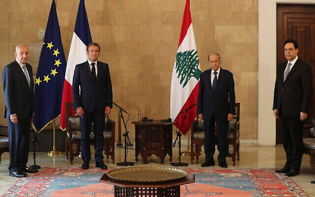 Le président français Emmanuel Macron, deuxième à gauche, rencontre le président libanais Michel Aoun, deuxième à droite, le Premier ministre libanais Hassan Diab, à droite, et le président du Parlement libanais Nabih Berri, à gauche, au palais présidentiel, à Baabda à l'est de Beyrouth, le 6 août 2020. (AP Photo / Thibault Camus, Pool) Le président français Emmanuel Macron, deuxième à gauche, rencontre le président libanais Michel Aoun, deuxième à droite, le Premier ministre libanais Hassan Diab, à droite, et le président du Parlement libanais Nabih Berri, à gauche, au palais présidentiel, à Baabda à l'est de Beyrouth, le 6 août 2020. (AP Photo / Thibault Camus, Pool)