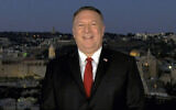Sur cette photo tirée d’une vidéo, le secrétaire d'État américain Mike Pompeo s'exprime depuis Jérusalem lors de la seconde soirée de la Convention nationale républicaine, le 25 août 2020. (Avec l'aimable autorisation du Comité des dispositions pour le Comité national républicain 2020 via AP)