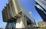 Le centre des affaires Abu Dhabi Global Market, à Abou Dhabi, aux Émirats arabes unis, le 31 décembre 2019. (Crédit : AP Photo/Jon Gambrell)