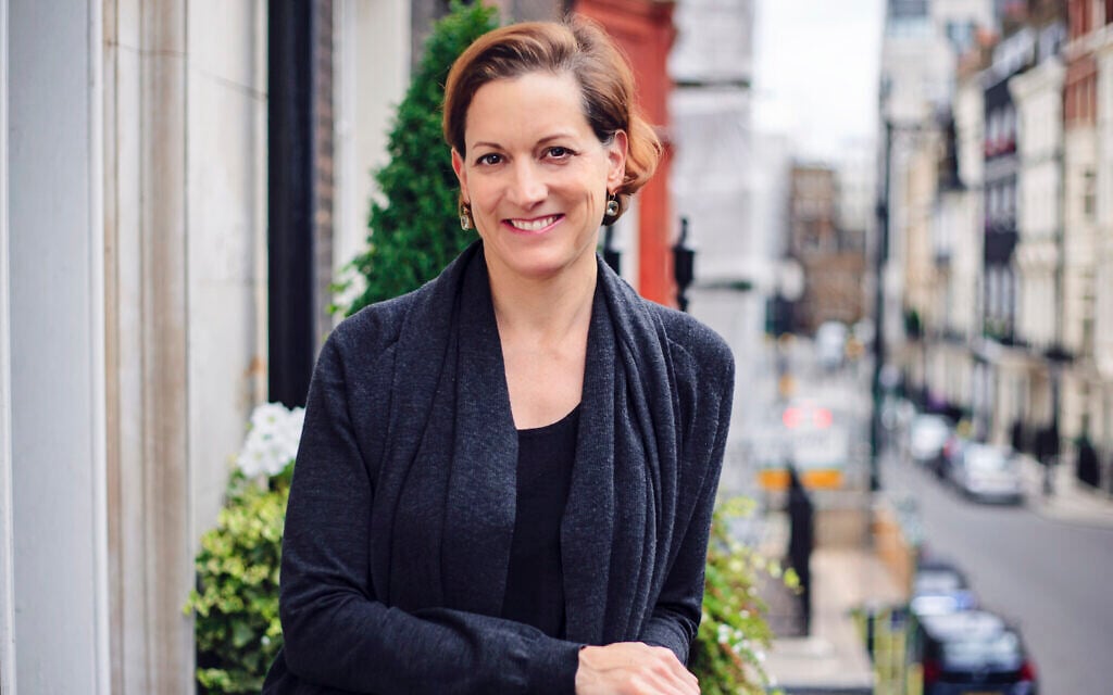 Anne Applebaum, auteur de "Twilight of Democracy : The Failure of Politics and the Parting of Friends". (Crédit : Rahil Ahmad)