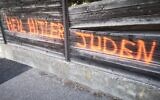 Le tag antisémite découvert ce mardi matin sur la palissade d’une maison située rue Belissen, dans le cinquième arrondissement de Lyon. (Crédit : Antoine Allegre/Twitter)