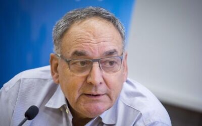 Le professeur Zeev Rotstein, directeur-général de l'hôpital Hadassah, pendant une conférence de presse, le 13 juin 2017 (Crédit : Hadas Parush/Flash90)