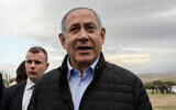 Le Premier ministre Benjamin Netanyahu dans l'implantation de Mevoot Yericho, pendant la fête juive de Tou Bichvat, dans la Vallée du Jourdain, en Cisjordanie, le 10 février 2020. (Crédit : Flash90)