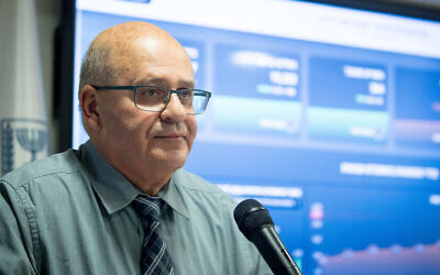 Le directeur général du ministère de la Santé, Chezy Levy, lors d'une conférence de presse à Jérusalem sur le coronavirus, le 13 juillet 2020. (Yonatan Sindel/Flash90)
