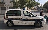 Illustration : une voiture de police patrouille à Jérusalem, le 20 septembre 2017. (Times of Israel / Stuart Winer)
