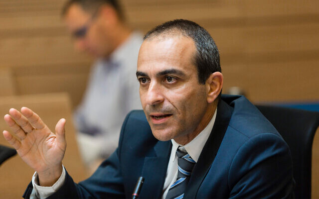 Ronni Gamzu lors d'une réunion de la commission des Finances à la Knesset, le 23 avril 2014 (Crédit : Flash90) Ronni Gamzu lors d'une réunion de la commission des Finances à la Knesset, le 23 avril 2014 (Crédit : Flash90)