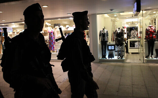 Illustration : La police des frontières à Eilat, 14 février 2011. (Nati Shohat / Flash90)