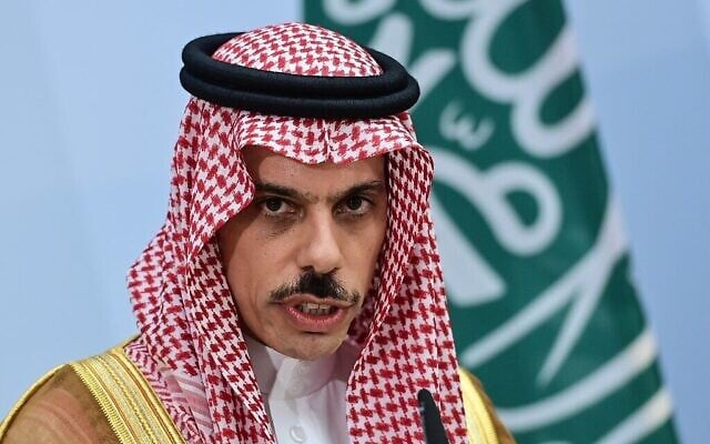 Le Prince Faisal ben Farhan Al-Saud, ministre saoudien des Affaires étrangères, participe à une conférence de presse commune avec le ministre allemand des Affaires étrangères à Berlin, le 19 août 2020. (Photo par John MACDOUGALL / POOL / AFP) Le Prince Faisal ben Farhan Al-Saud, ministre saoudien des Affaires étrangères, participe à une conférence de presse commune avec le ministre allemand des Affaires étrangères à Berlin, le 19 août 2020. (Photo par John MACDOUGALL / POOL / AFP)