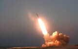 Cette photo publiée par le site internet officiel du ministère iranien de la Défense jeudi 20 août 2020 montrerait le lancement du missile du "Martyr Hajj Qassem" dans un endroit non précisé en Iran. (Ministère iranien de la Défense via AP)