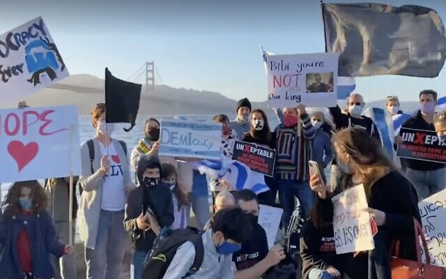 Des Israéliens vivant à Bay Area protestant à San Francisco contre le Premier ministre Benjamin Netanyahu, le 31 juillet 2020. (Capture d'écran: Facebook) Des Israéliens vivant à Bay Area protestant à San Francisco contre le Premier ministre Benjamin Netanyahu, le 31 juillet 2020. (Capture d'écran: Facebook)