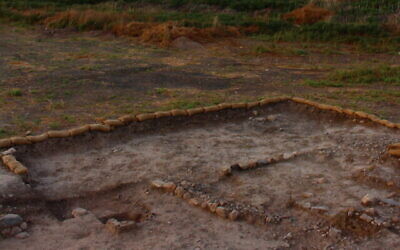 Une section du site de Beisamoun où le bûcher-tombe est visible (© mission Beisamoun)