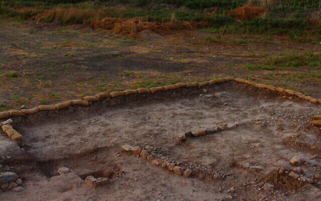 Une section du site de Beisamoun où le bûcher-tombe est visible (© mission Beisamoun)