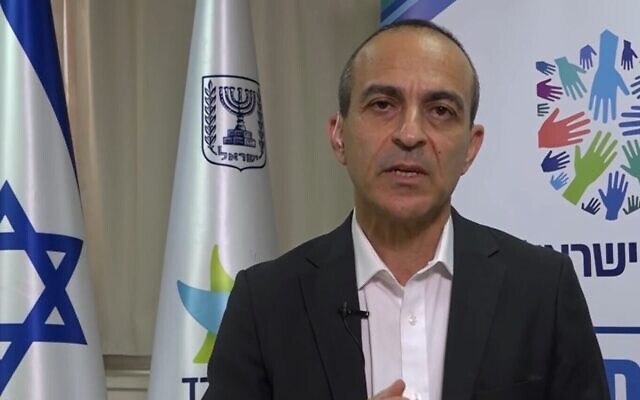 Le professeur Ronni Gamzu évoque les taux de contamination, le 16 août 2020. (Capture d'écran/Ynet) Le professeur Ronni Gamzu évoque les taux de contamination, le 16 août 2020. (Capture d'écran/Ynet)