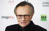 Larry King assiste à la 45e édition des International Emmy Awards au New York Hilton le 20 novembre 2017 à New York. (Andy Kropa/Invision/AP)
