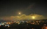 L'armée israélienne tire dans le ciel au-dessus de la frontière libanaise le 25 août 2020 (Autorisation)