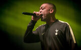 Wiley chante à lors de l'événement O2 Academy Brixton, le 2 mars 2018 (Crédit : Ollie Millington/Redferns/Getty Images via JTA)