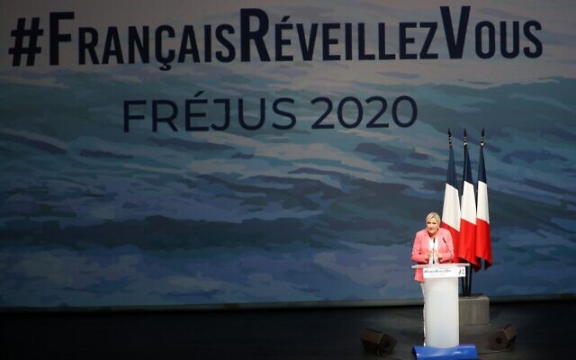 Marine Le Pen, présidente du Rassemblement national, lors de la première réunion publique du parti après la pause estivale, le 6 septembre 2020 à Fréjus, dans le sud-est de la France. (Valery HACHE / AFP)