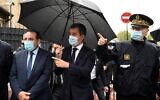 Le ministre français de l'Intérieur Gérald Darmanin au centre, à côté du président du Consistoire central israélite de France Joel Mergui à gauche, et le préfet de police de Paris Didier Lallement à droite, lors d'une visite à la synagogue de Boulogne-Billancourt, dans le banlieue de Paris, le 27 septembre 2020. (Crédit: Bertrand GUAY / POOL / AFP)