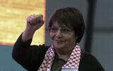 Leila Khaled au congrès du Parti démocratique des peuples pro-kurde, ou HDP, à Ankara, Turquie, le 11 février 2018. (Crédit : AP Photo/Burhan Ozbilici)