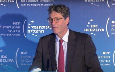 Arndt Freytag von Loringhoven, à l'époque premier chef des renseignements de l'OTAN. (Capture d’écran YouTube)