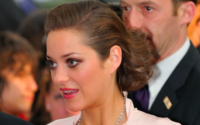 L'actrice Marion Cotillard en juillet 2009 à l'avant-première parisienne du film « Public Enemies ». (Crédit : nicogenin / flickr.com / CC BY-SA 2.0)