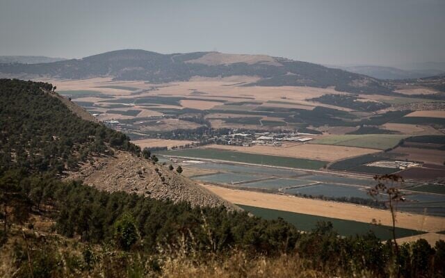 Vue de la vallée de Jezreel depuis le mont Gilboa, dans le nord d'Israël, le 21 mai 2016. (Hadas Parush/Flash90) Vue de la vallée de Jezreel depuis le mont Gilboa, dans le nord d'Israël, le 21 mai 2016. (Hadas Parush/Flash90)