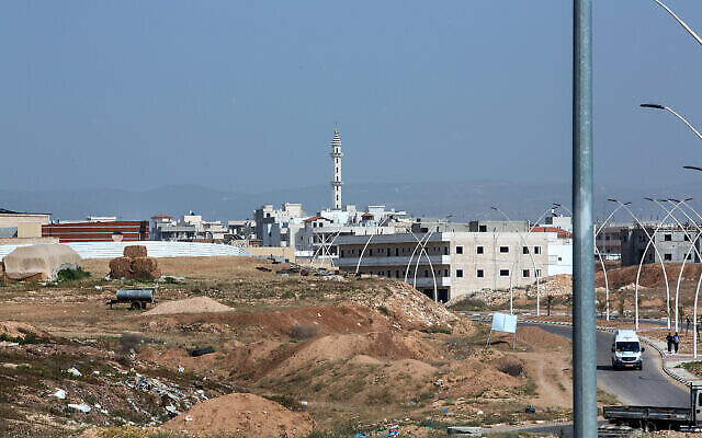 La ville bédouine de Rahat, dans le sud d'Israël, le 8 avril 2019. (Crédit : Moshe Shai / Flash90) La ville bédouine de Rahat, dans le sud d'Israël, le 8 avril 2019. (Crédit : Moshe Shai / Flash90)