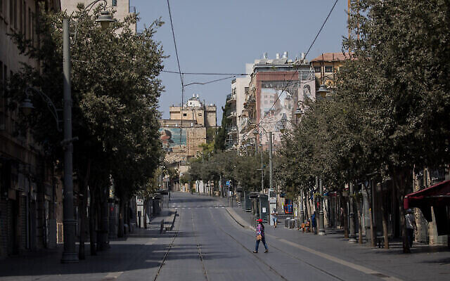 Jaffa Street à Jérusalem, presque déserte pendant le confinement national, le 9 septembre 2020 (Crédit : Yonatan Sindel/Flash90)
