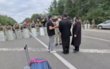 Capture d'écran d'une vidéo de Hassidim de Breslev à la frontière entre la Biélorussie et l'Ukraine, septembre 2020. (Haderim10)