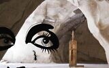 L'une des créations de l'artiste Ivo Bisignano  présentées dans son exposition "Human Forms" au parc national de Beit Guvrin, à voir jusqu'au 1er novembre 2020 (Autorisation : Ivo Bisignano)