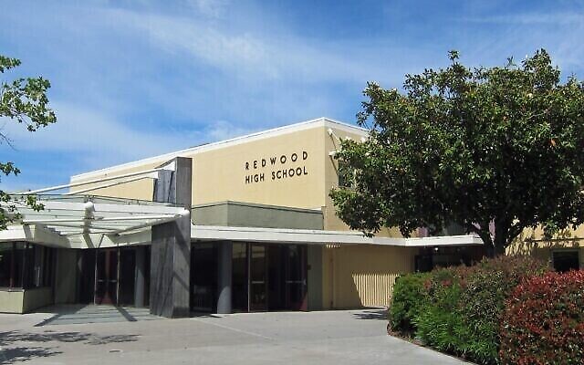 Le lycée Redwood à Larkspur, en Californie. (Wikimedia Commons via JTA) Le lycée Redwood à Larkspur, en Californie. (Wikimedia Commons via JTA)