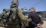 Un soldat israélien arrête un Palestinien dans le village de Yabed, en Cisjordanie, le 12 mai 2020. Photo illustrative (Tsahal)