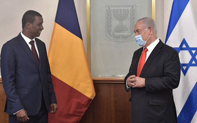 Le Premier ministre Benjamin Netanyahu rencontre Abdelkerim Déby, directeur du cabinet présidentiel du Tchad et fils du président, à Jérusalem, le 8 septembre 2020. (Crédit : Kobe Gideon / GPO) Le Premier ministre Benjamin Netanyahu rencontre Abdelkerim Déby, directeur du cabinet présidentiel du Tchad et fils du président, à Jérusalem, le 8 septembre 2020. (Crédit : Kobe Gideon / GPO)