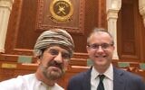 Sigurd Neubauer, (à droite), avec un haut fonctionnaire omanais à l'Assemblée consultative d'Oman, Muscat 2019. (Autorisation)