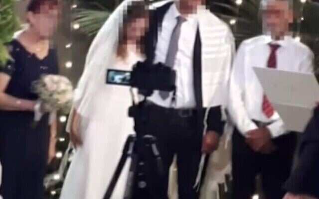 La mariée, victime d'une crise cardiaque lors de son mariage, est décédée au centre médical Soroka, dans le sud d'Israël, le 9 septembre 20202. (Capture d'écran/Treizième chaîne) La mariée, victime d'une crise cardiaque lors de son mariage, est décédée au centre médical Soroka, dans le sud d'Israël, le 9 septembre 20202. (Capture d'écran/Treizième chaîne)