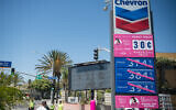 Une station-service Chevron à Santa Monica, Californie, le 15 août 2019. (Morgan Lieberman/Getty Images via JTA)