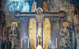 Une photo non datée de "The Crucifixion", une fresque murale réalisée par l'artiste hongrois George Mayer-Marton, dans l'ancienne église Holy Rosary de la ville d'Oldham, en Grande-Bretagne. (Crédit : PROPRIÉTÉ DE G MAYER-MARTON)