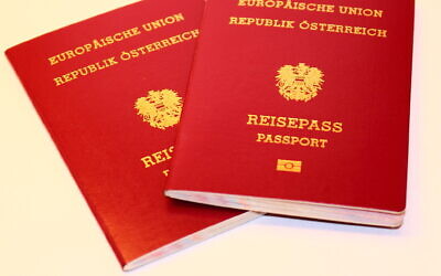 Illustration : Passeports autrichiens. (Crédit : iStock.Getty Images) Illustration : Passeports autrichiens. (Crédit : iStock.Getty Images)