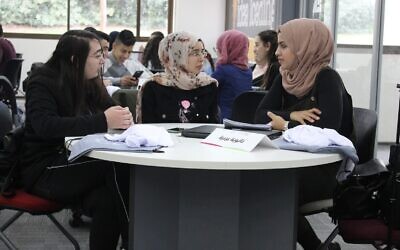 Des étudiants arabes participent à un Makeathon en 2020 à l'université de Tel Aviv, organisé par Tsofen. Dans un Makeathon, les équipes travaillent à la construction de nouveaux produits (Autorisation)