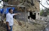 Une maison qui aurait été endommagée par de récents bombardements lors des combats entre l'Arménie et l'Azerbaïdjan au sujet de la région séparatiste du Haut-Karabakh, à Zorocuq dans le district de Füzuli, en Azerbaïdjan, le 30 septembre 2020. (TOFIK BABAYEV / AFP)